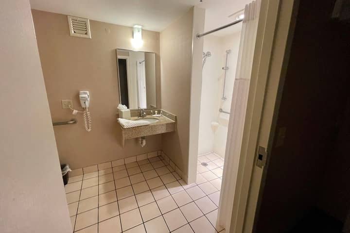 Room 32 of 52